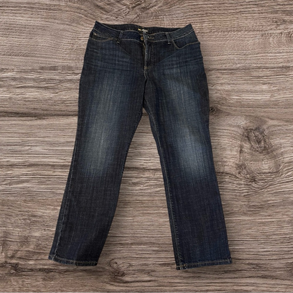 Woman’s Lee jeans straight leg mid rise 16 short